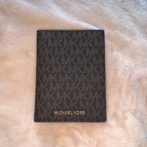 NWOT Michael Kors Bedford Travel Passport Wallet